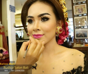 Makeup graduation look Denpasar